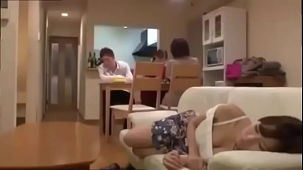 Chi è la ragazza del primo video? AIUTO!!!