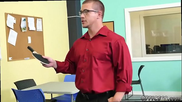 Ragazzi eterosessuali nudi che prendono il sole con salsicce gay CPR che fanno deepthroating e nudi