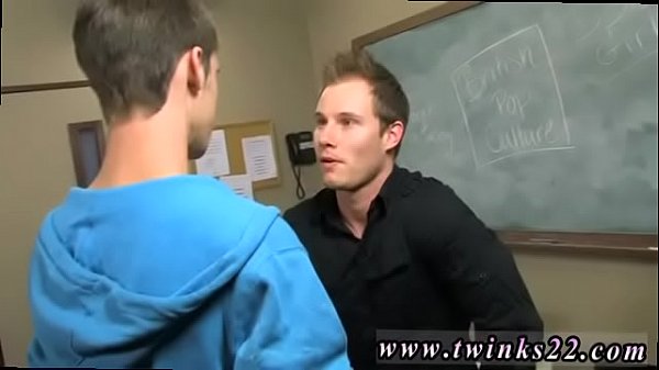 Ragazzo in giacca di pelle porno gay Adrian Layton gioca senza sensi di colpa quando lui # 039_s