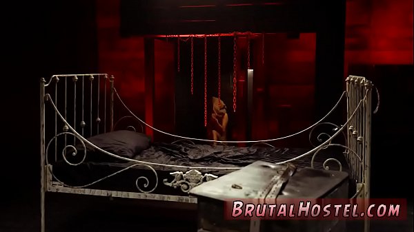 Nghiền thiếu niên hoạt Bằng cách nào đó, Jade nhỏ bé tội nghiệp đã chịu đựng được cô ấy