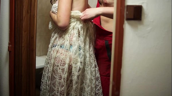 Ragazza paffuta viene scopata dall'idraulico