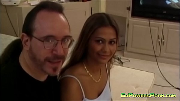 Eva Roberts lässt sich von hinten in die Muschi ficken