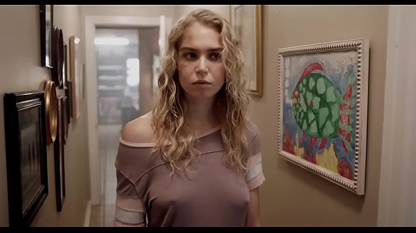 Penelope Mitchell với Nicolas Cage trong &quot_Giữa các thế giới&quot_