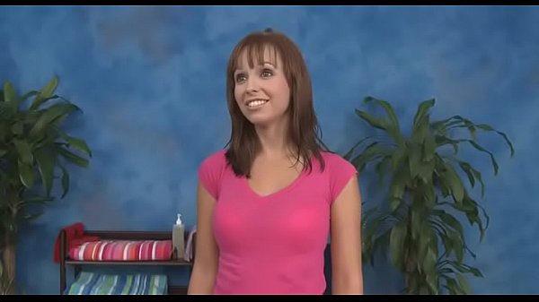 Bella belleza de 18 años es follada duro después de un masaje sensual