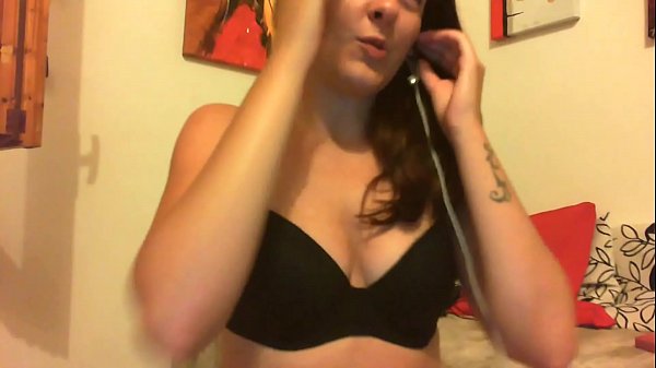 Du bist mein Lieblingssklave und du stehst in meiner kompletten Macht, so dominiert, dass du nichts anderes tun kannst, als meinen ganzen Spritzer und meine Pisse zu trinken