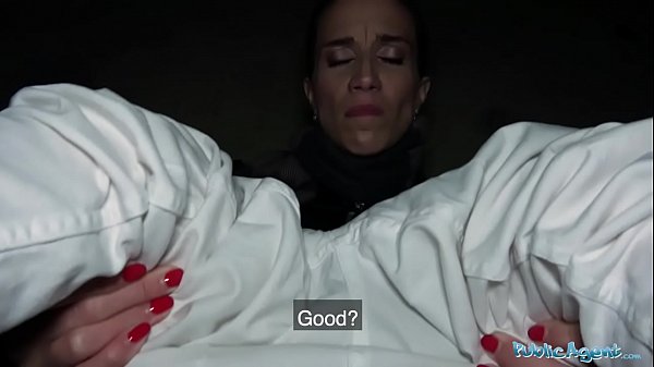 Public Agent Sesso notturno all'aperto alla stazione