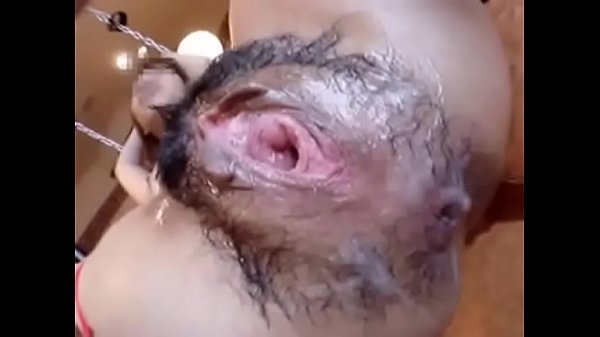 C'est une esclave. Il est formé par lui