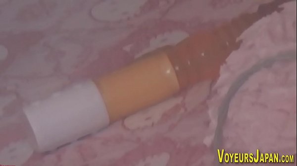 Heiße asiatische Spielzeuge ausspioniert