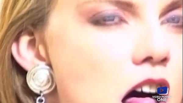 Zara Whites se fait baiser en plein rêve érotique avec Carole Tré_dille