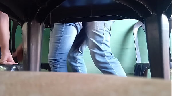 Mittags die verheiratete Sekretärin essen