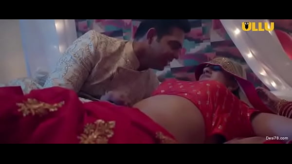 Sweet Teen Girl si esibisce in modo sexy