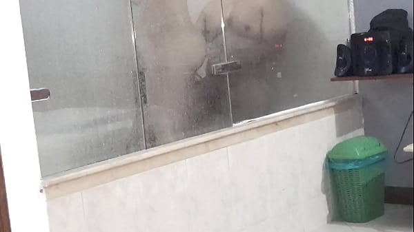 Gostosa Argentina Arschlochficken und -blasen in der Badewanne eines Hotels sorgt für einen köstlichen Ritt – Yulisahot – Andy Z 94