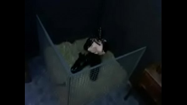 Catwoman è in calore e riesce a pensare solo ai cazzi.