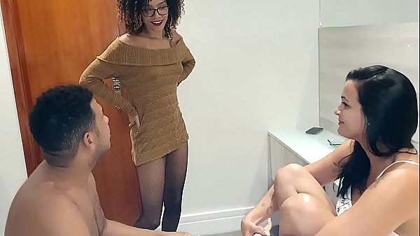 Aysla Andrade bet her ass on the poker game with Leo Ogro and Lua Doidera was the croupier