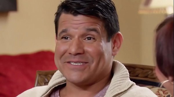 Vibrazioni sensuali in una stanza piena di scambisti perversi che fanno un'orgia softcore.