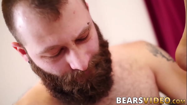 Burly cub Claudio White sucked off before hard bareback
