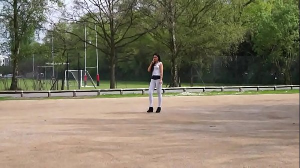 Spettacolo pubblico di Cameltoe