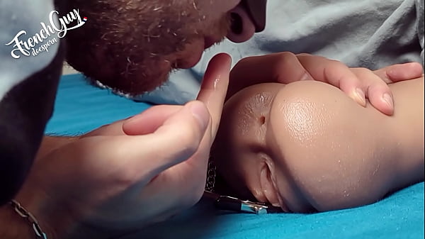 Ragazzo francese TI INFILA la lingua nel CULO, CLICCA sulla tua FIGA (INSULTI e JOI)