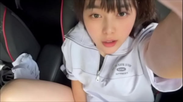 お風呂上がりにお父さんの椅子の上で大きいデンマをおまんこに当ててアヘアヘしながらオナニーする女子大生。