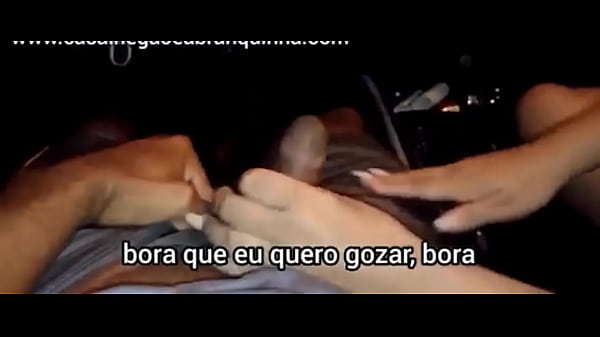 Sono andato a ritirare il biglietto, lei si è tolta le mutandine e mi ha dato la bocca