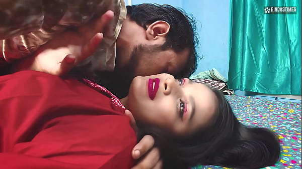 Sexy sexy Teen performs