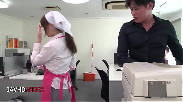 Chihiro Akinos Bürodamen-Blowjob führt zu einem überraschenden Creampie-Abschluss