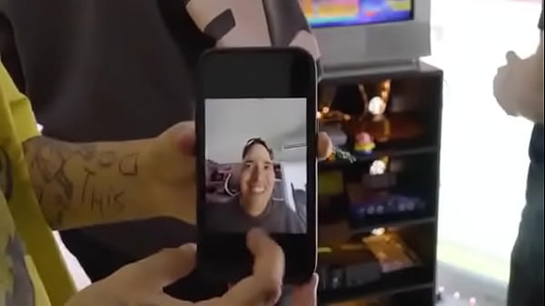 Yanpol building the Maau PC with friends