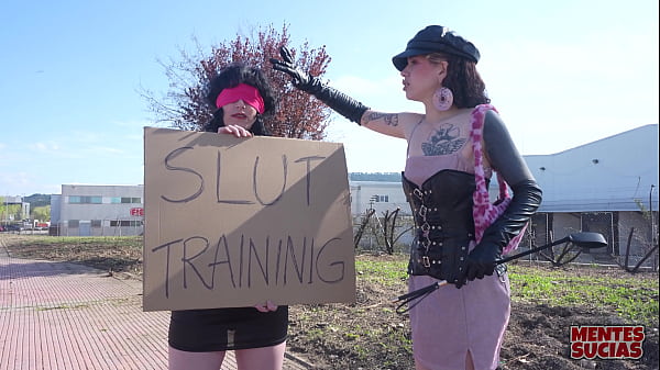 BDSM -Emmita si comporta male... e Fedora punisce. Emmita si comporta male... e Fedora si occupa della punizione