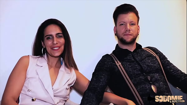 Joy, belle brune, veut du sexe anal