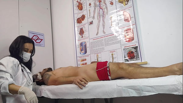 Krankenschwester hat ihren ersten Patienten mit einer Erektion!