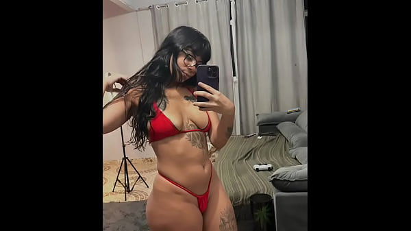 Novinha pierde su teléfono y se filtran en Internet los vídeos íntimos que hace para su novia.