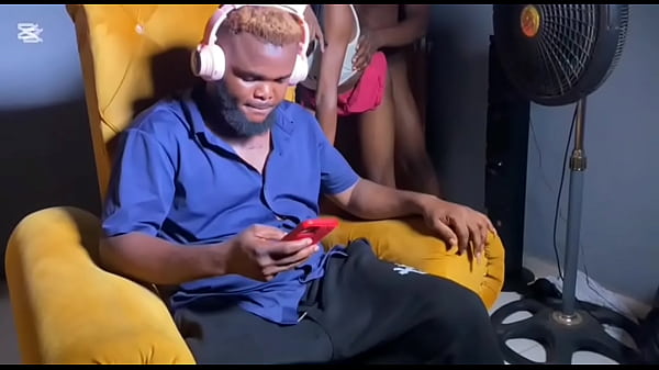 Cô nàng lúc nào cũng thích đụ bạn thân của chồng với giá 200k