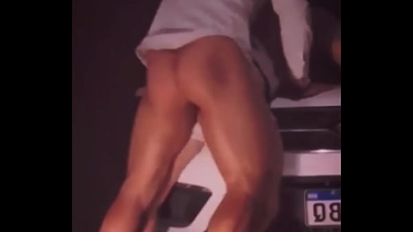 Navegamos afuera de la casa de mi vecino.