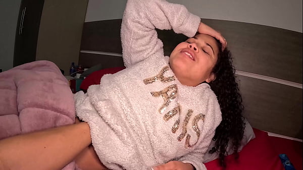 Renata Gomez macht sich während ihres Aufenthalts in der Villa fertig