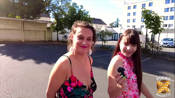 Sexy Love, coquine gourmande, bouffe aussi bien de la chatte que de la bite