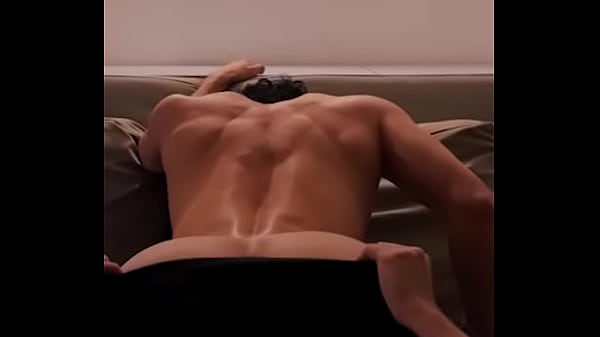 Dopo l'addio al celibato lo sposo mi scopa senza preservativo e mi finisce nel culo