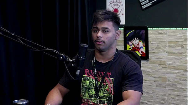 Er hat gelernt, wie man Pornos aufnimmt, er hat die richtigen Winkel, er musste lernen, wie man besser fickt, und er muss die Namen der Positionen kennen – Guilherme Filmmaker Porn&ocirc_ (ANSCHAUEN: SHEER/RED)