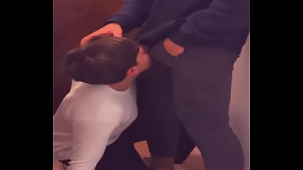 El repartidor de pizzas me folla sin piedad