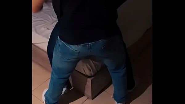 Cámara graba a jóvenes universitarios atléticos teniendo sexo