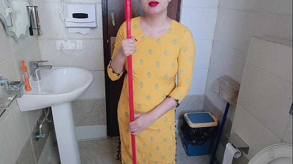 Belle adolescente pose en anal