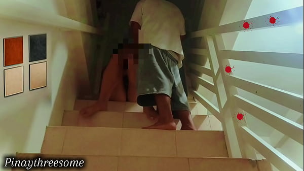 La bellissima teenager si esibisce in modo sexy