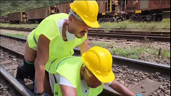 DIE ARBEITNEHMER WURDEN ZUR MITTAGSZEIT HART&Ccedil_O FUDERAN, DER PASSIVE KOLLEGE, UND HABEN VIEL MILCH ZUM NACHTISCH GEBEN (TEASER)