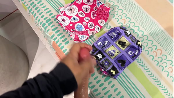 &iexcl_AY PADRASTRO PERVERTIDO! NO FROTES TU SUCIA VERGA EN MI ZONA INTIMA