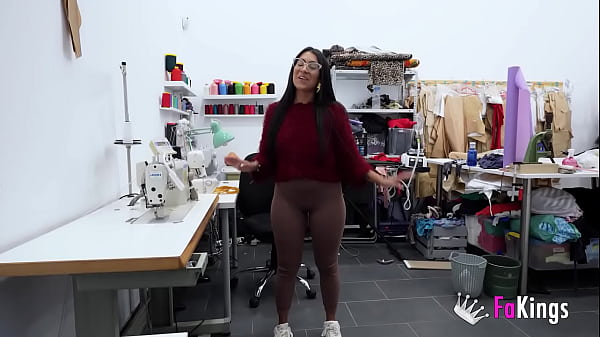 Lara, student :))) I pay the lessons doing what I like... Fuck well rich!