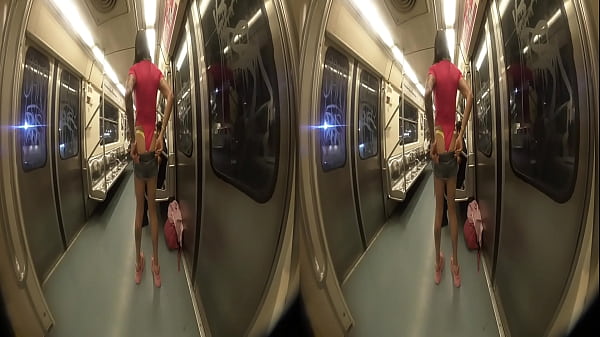 Flaquita exhibiendose en el metro, REALIDAD VIRTUAL, usa gafas para que puedas sentir el gran culo de esta flaquita