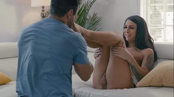 My stepdad didn'_t know I had a dick, can you suck me