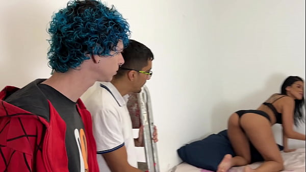 Li ho chiamati per riparare Internet e ho finito per scoparli entrambi