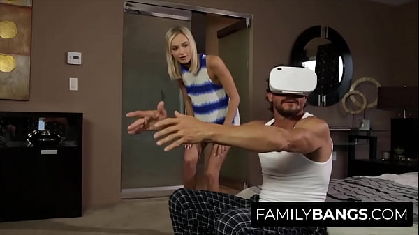 FamilyBangs.com ⭐ Teenager nutzt den Vorteil aus, wenn ihr Stiefvater eine Virtual-Reality-Linse verwendet, Emma Hix, Tommy Gunn
