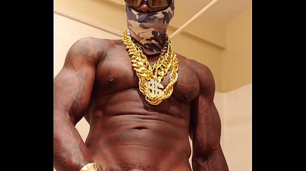 Adorazione del grosso cazzo nero peloso Hallelujah Johnson (Eric Holder si accarezza il suo grosso cazzo nero in faccia) Google Hallelujah Johnson Grosso cazzo nero peloso porno