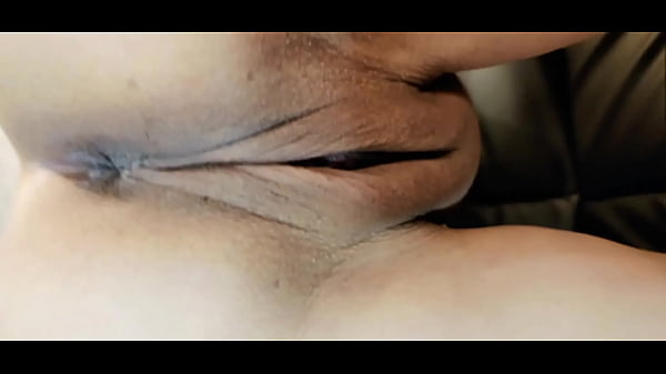 L'interno dell'enorme figa orgogliosa della regina è misterioso